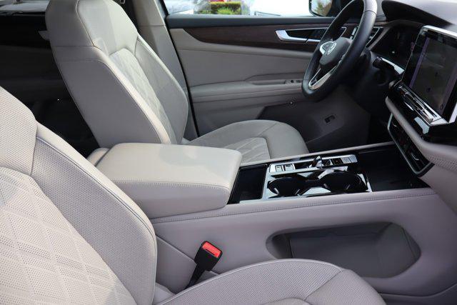 Photo of 2025 Pure Gray Volkswagen Atlas