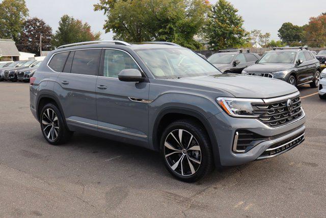 Photo of 2025 Pure Gray Volkswagen Atlas