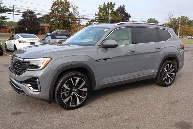 Photo of 2025 Pure Gray Volkswagen Atlas