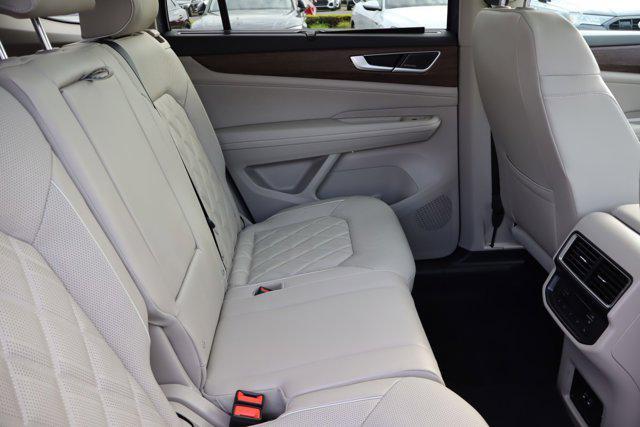 Photo of 2025 Pure Gray Volkswagen Atlas