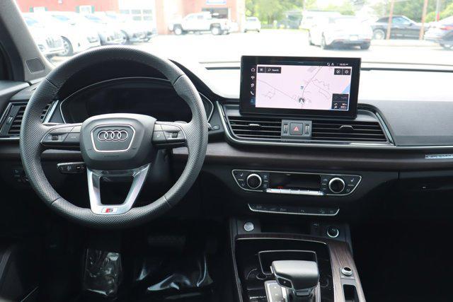 Photo of 2025 Mythos Black Metallic Audi Q5