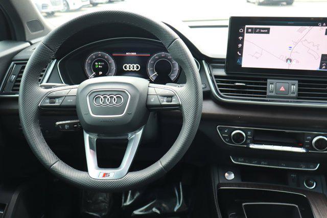 Photo of 2025 Mythos Black Metallic Audi Q5