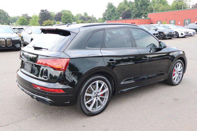 Photo of 2025 Mythos Black Metallic Audi Q5