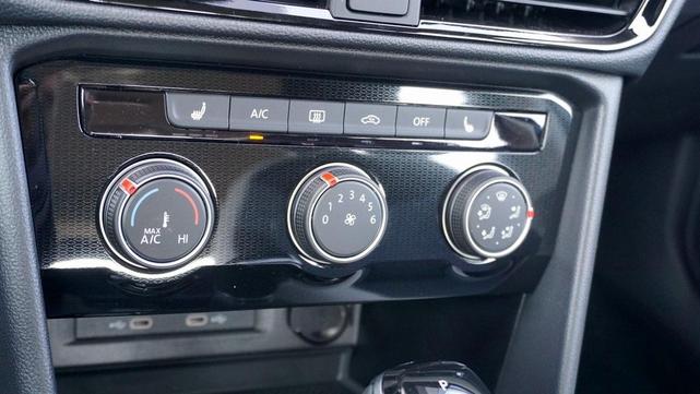 Photo of 2025 Deep Black Pearl Effect Volkswagen Taos