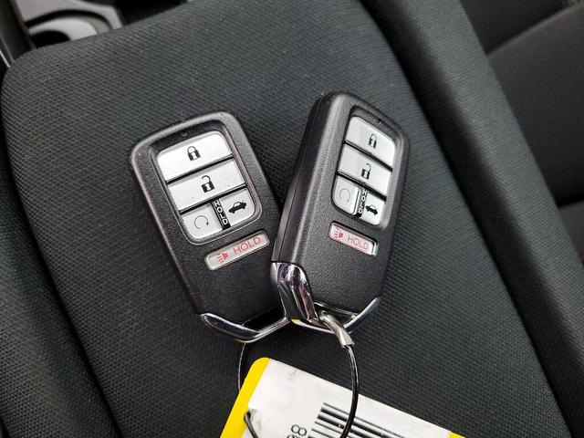 Photo of 2020 White Honda Civic