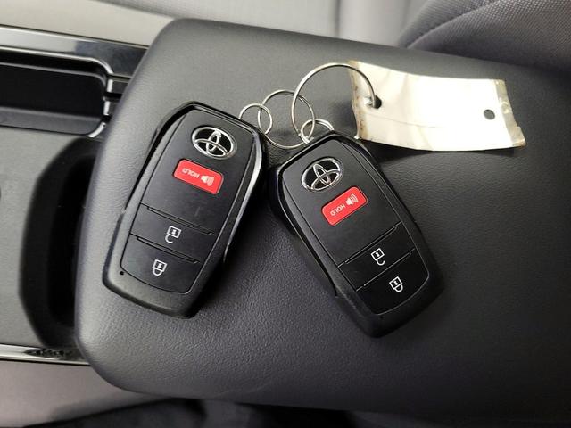 Photo of 2024 Gray Toyota Prius