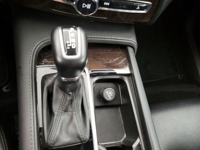 Photo of 2018 White Volvo XC90