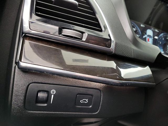 Photo of 2018 White Volvo XC90