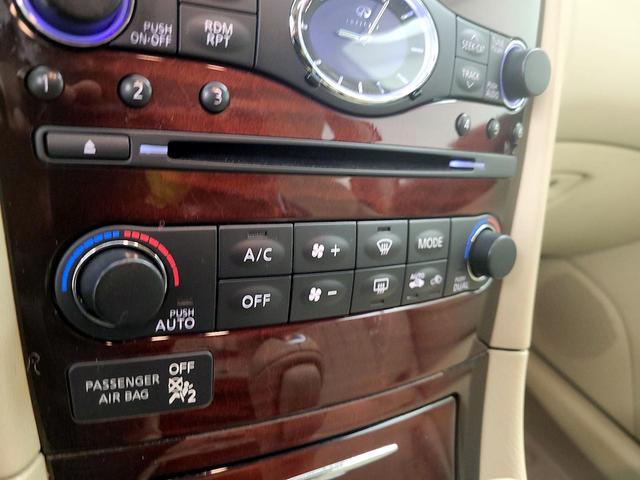 Photo of 2015 Black INFINITI QX50