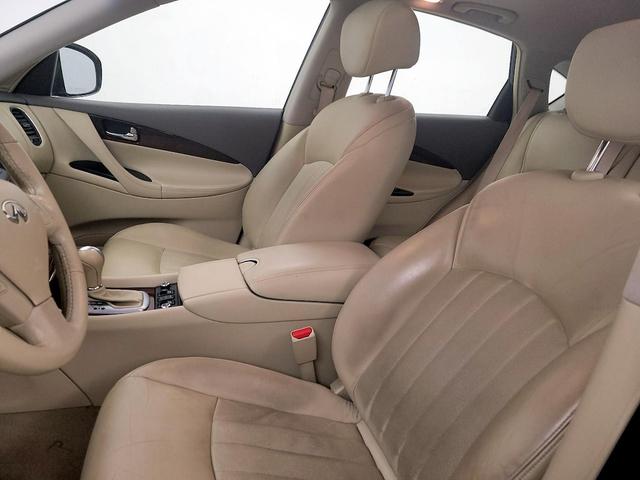 Photo of 2015 Black INFINITI QX50