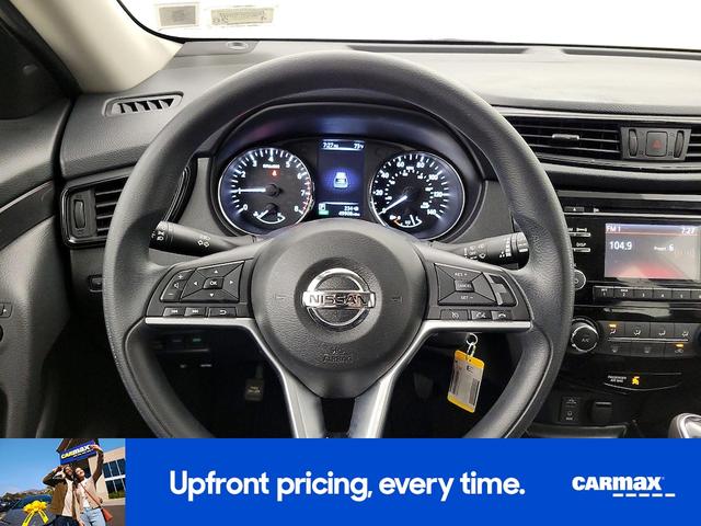 Photo of 2017 White Nissan Rogue