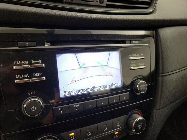 Photo of 2017 White Nissan Rogue