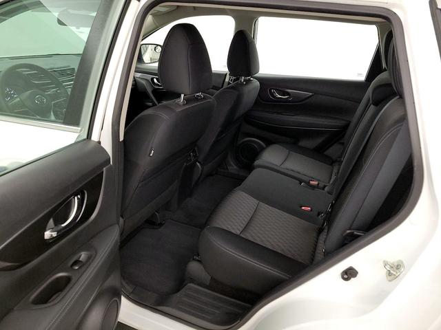 Photo of 2017 White Nissan Rogue