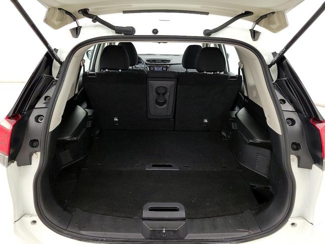 Photo of 2017 White Nissan Rogue