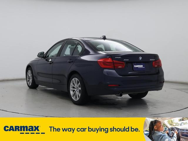 Photo of 2017 Blue BMW 320