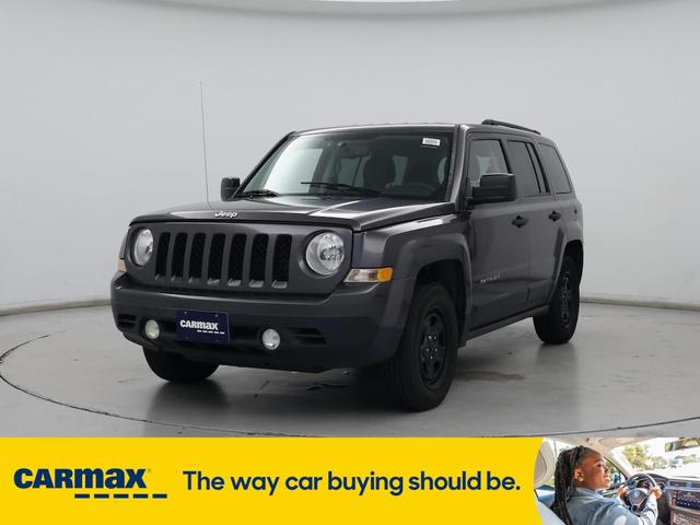 Photo of 2016 Gray Jeep Patriot