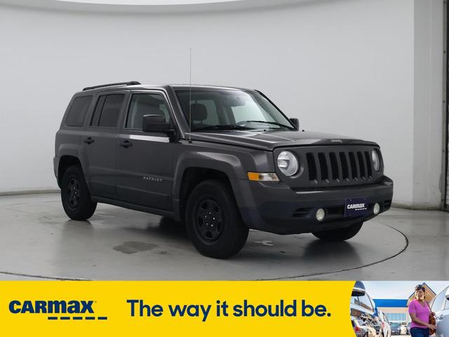 Photo of 2016 Gray Jeep Patriot