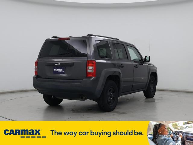 Photo of 2016 Gray Jeep Patriot