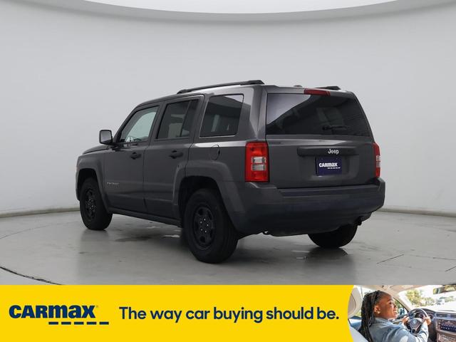 Photo of 2016 Gray Jeep Patriot