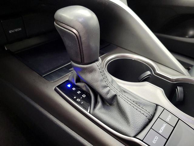Photo of 2022 Silver Toyota Camry
