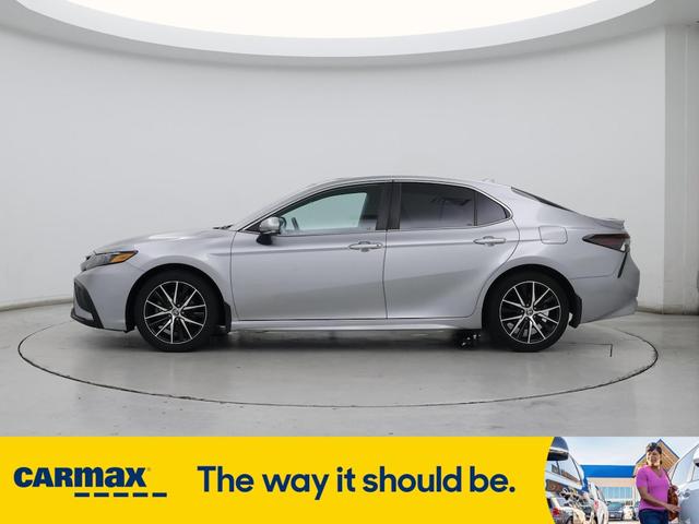 Photo of 2022 Silver Toyota Camry
