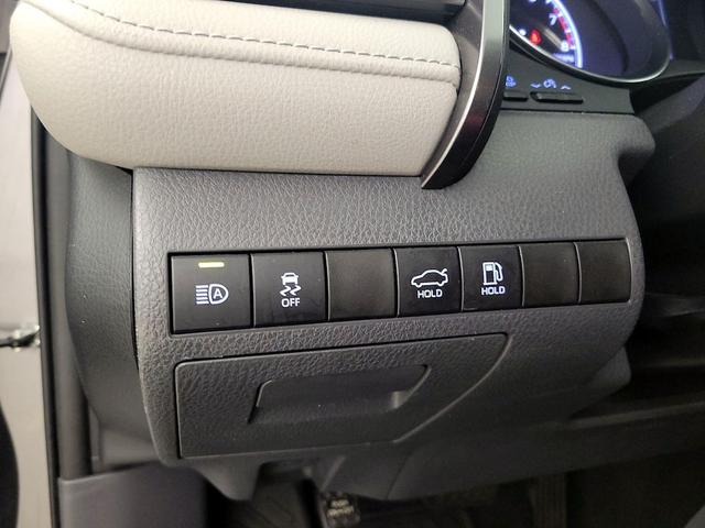 Photo of 2019 Gray Toyota Camry