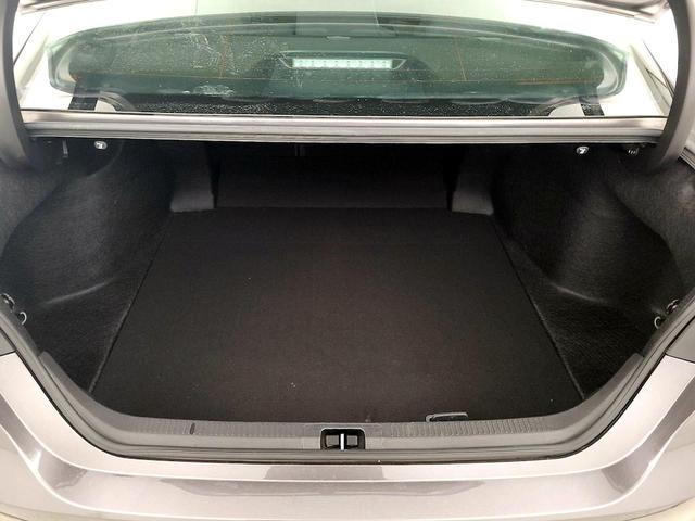 Photo of 2019 Gray Toyota Camry