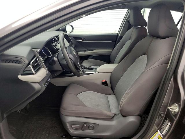 Photo of 2019 Gray Toyota Camry