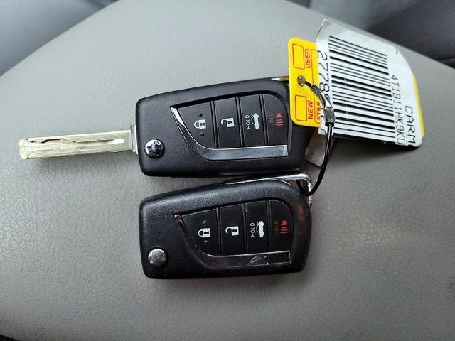 Photo of 2019 Gray Toyota Camry