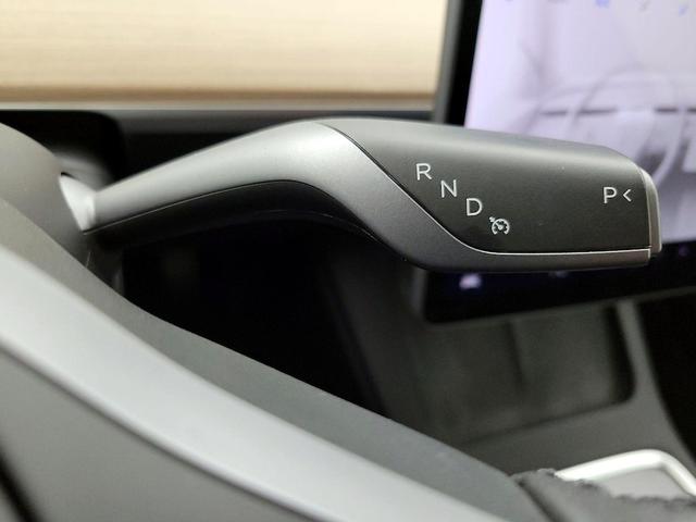 Photo of 2022 White Tesla Model 3