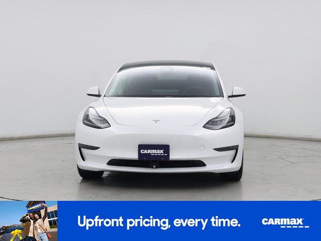 Photo of 2022 White Tesla Model 3