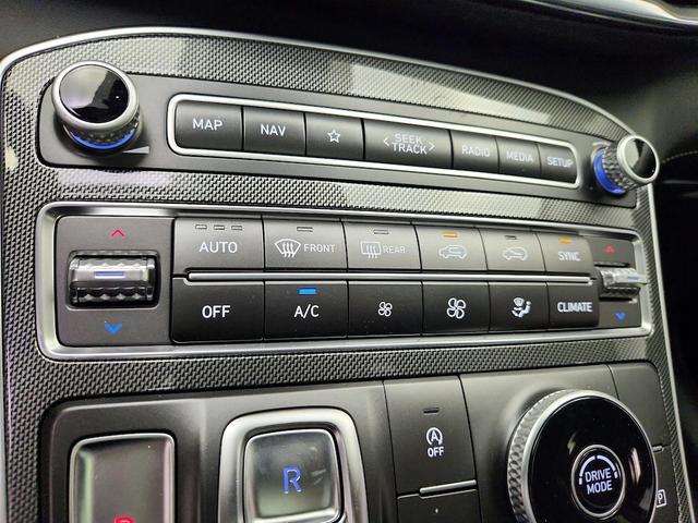 Photo of 2023 Black Hyundai SANTA FE