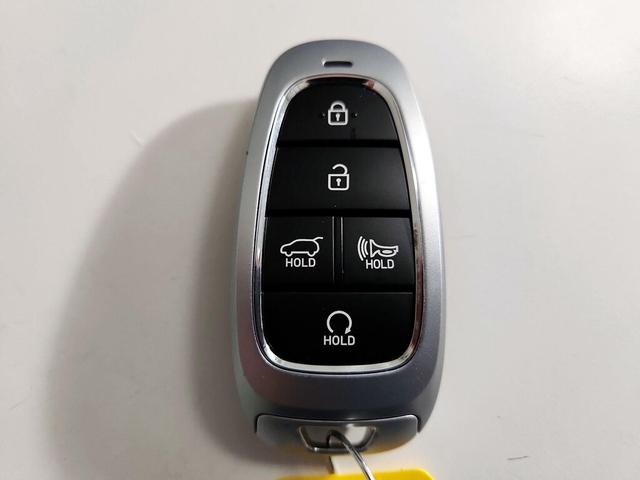 Photo of 2023 Black Hyundai SANTA FE