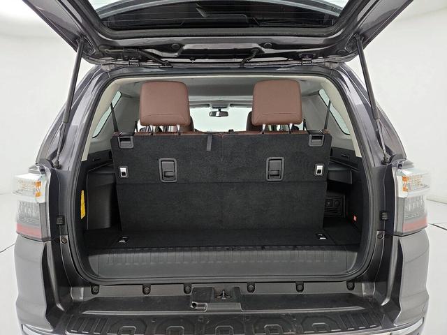 Photo of 2016 Gray Toyota 4Runner