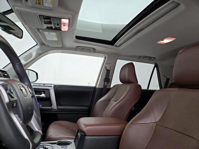 Photo of 2016 Gray Toyota 4Runner