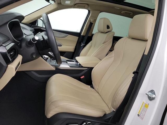 Photo of 2023 White Acura MDX