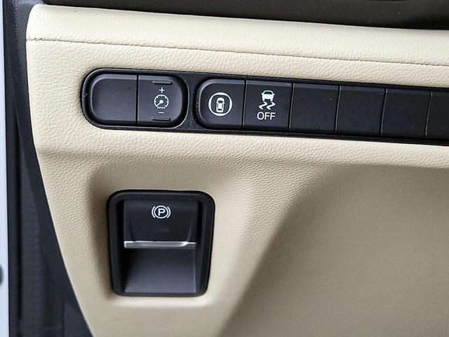 Photo of 2023 White Acura MDX