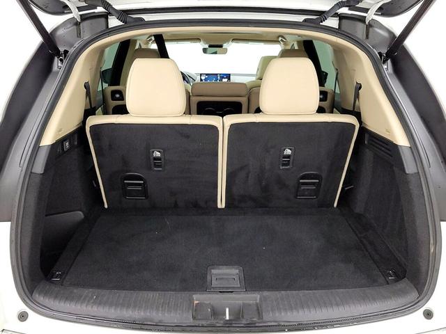 Photo of 2023 White Acura MDX