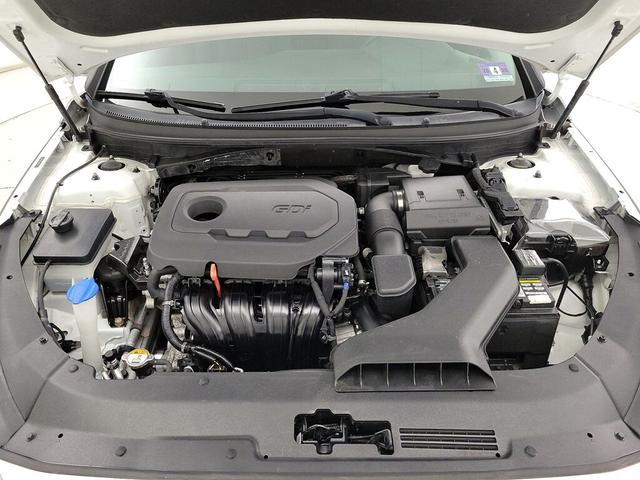 Photo of 2019 White Hyundai SONATA