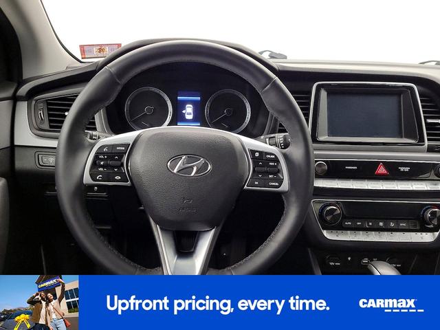 Photo of 2019 White Hyundai SONATA