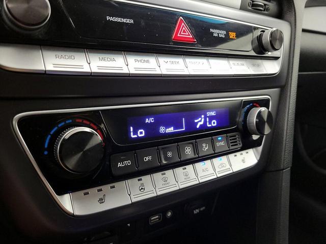Photo of 2019 White Hyundai SONATA