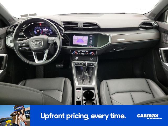 Photo of 2019 White Audi Q3