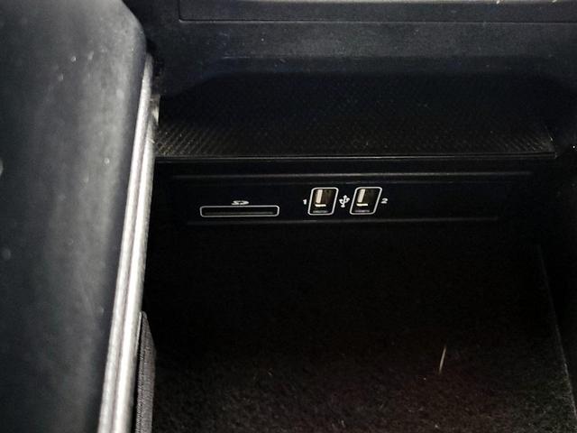 Photo of 2016 White Mercedes-Benz C-Class