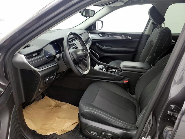 Photo of 2022 Gray Jeep Grand Cherokee