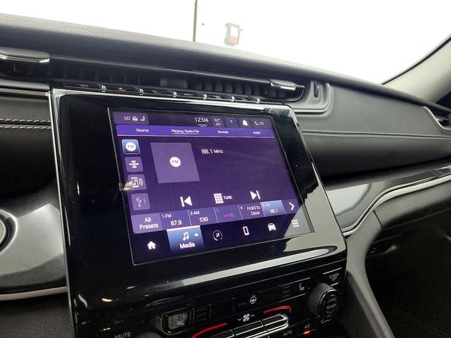 Photo of 2022 Gray Jeep Grand Cherokee