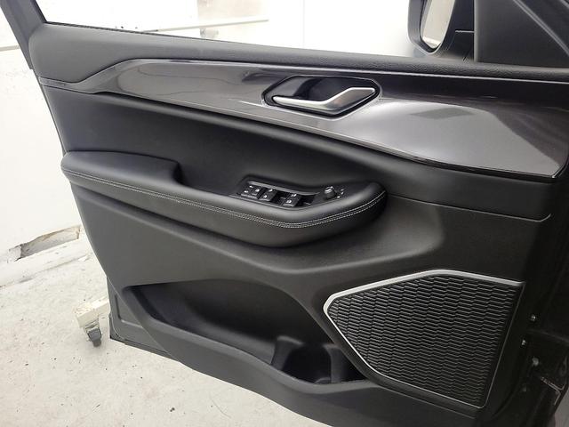Photo of 2022 Gray Jeep Grand Cherokee