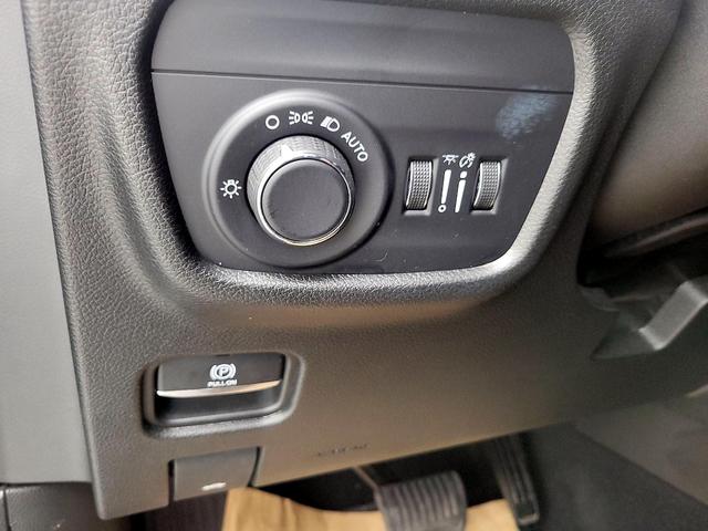 Photo of 2022 Gray Jeep Grand Cherokee