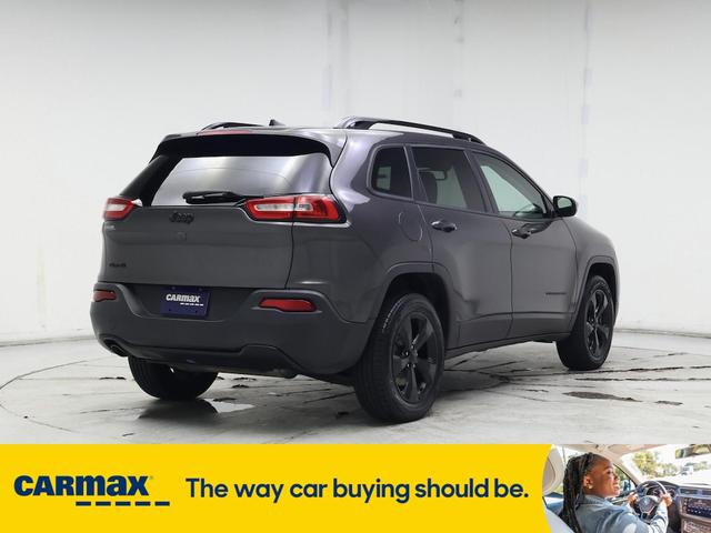 Photo of 2018 Gray Jeep Cherokee
