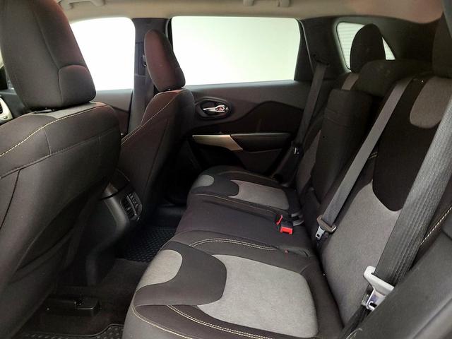 Photo of 2018 Gray Jeep Cherokee