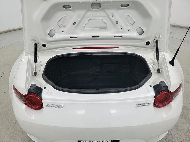 Photo of 2016 White Mazda MX-5 Miata